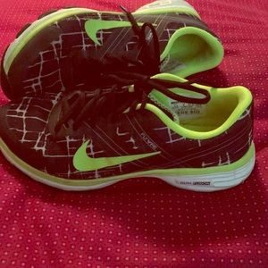 Nike tennis shoes